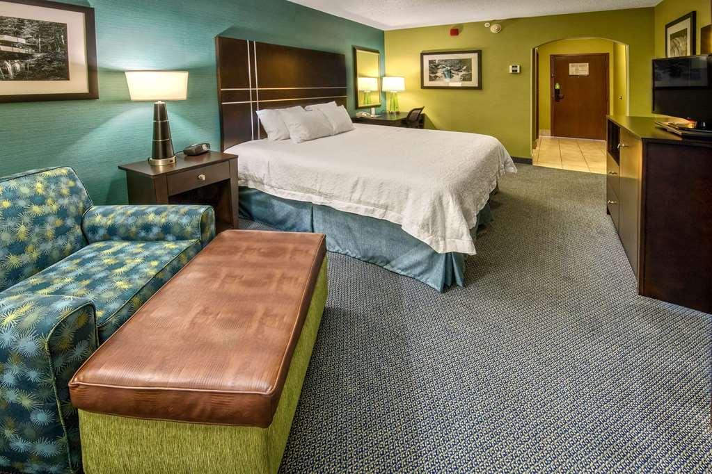 Hampton Inn Greensburg Room photo