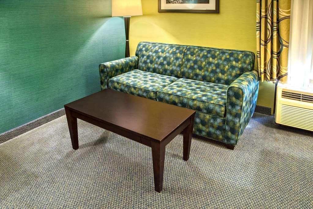 Hampton Inn Greensburg Room photo