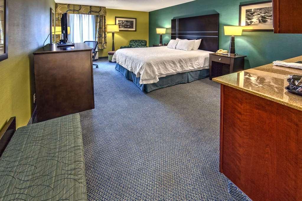 Hampton Inn Greensburg Room photo