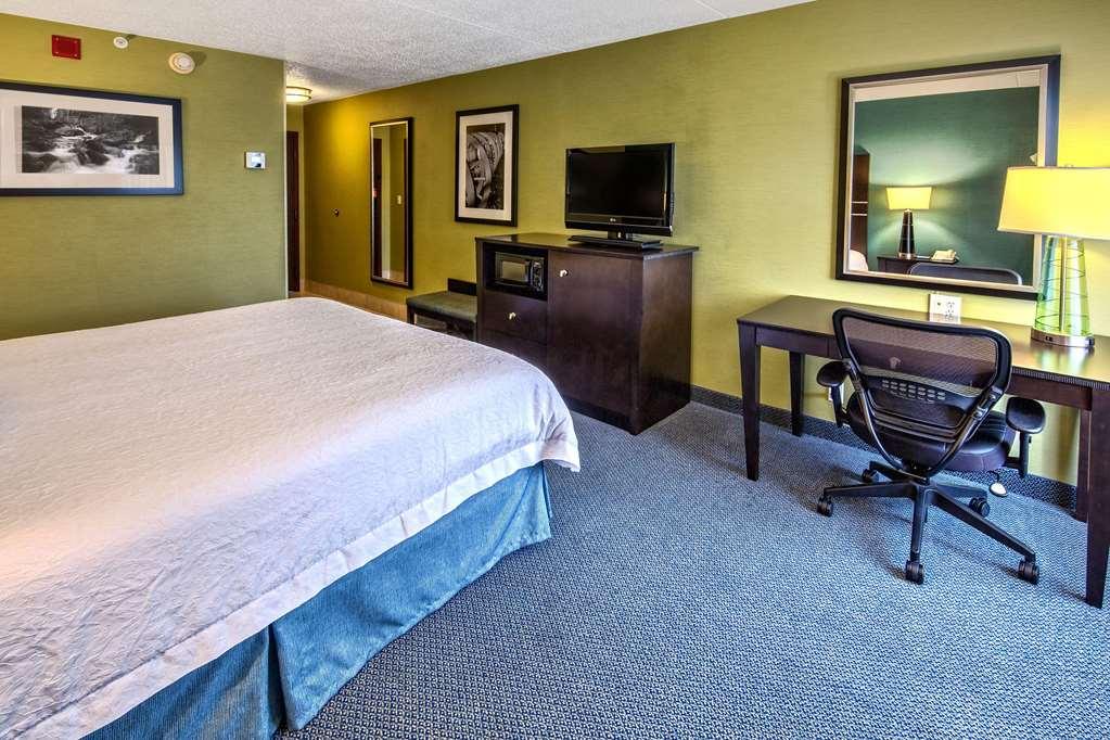 Hampton Inn Greensburg Room photo