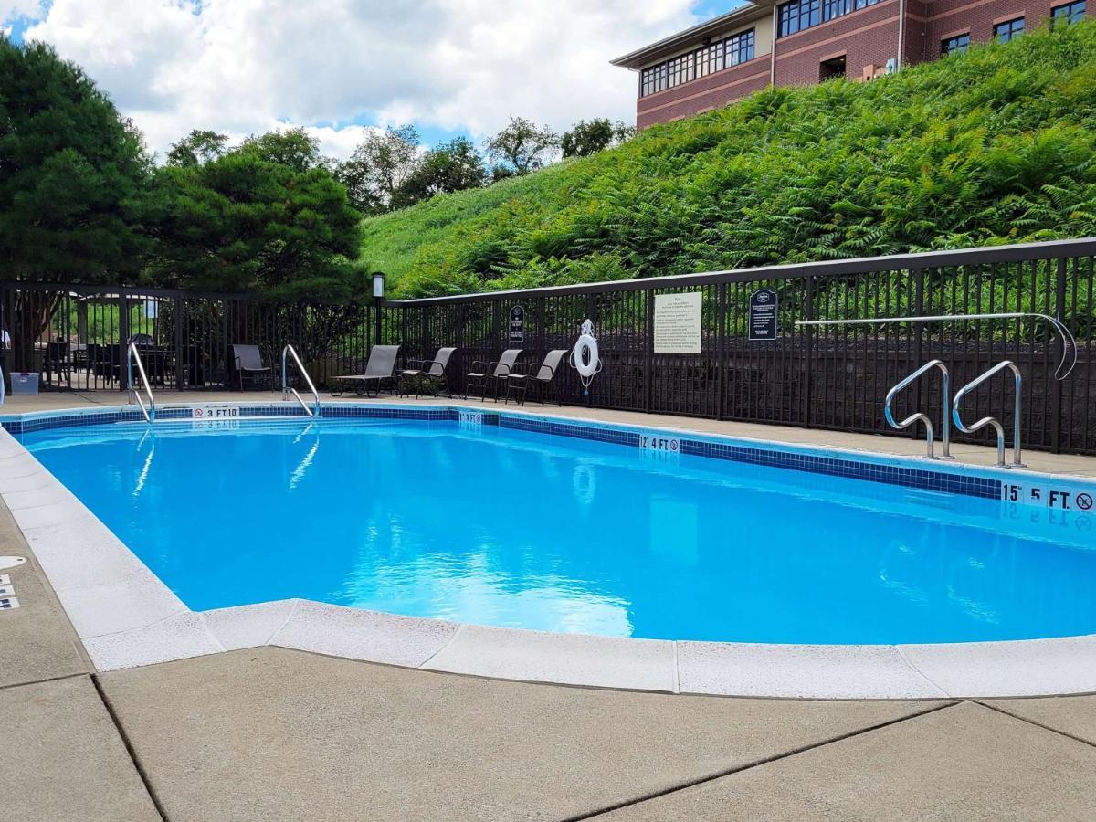 Hampton Inn Greensburg Exterior photo