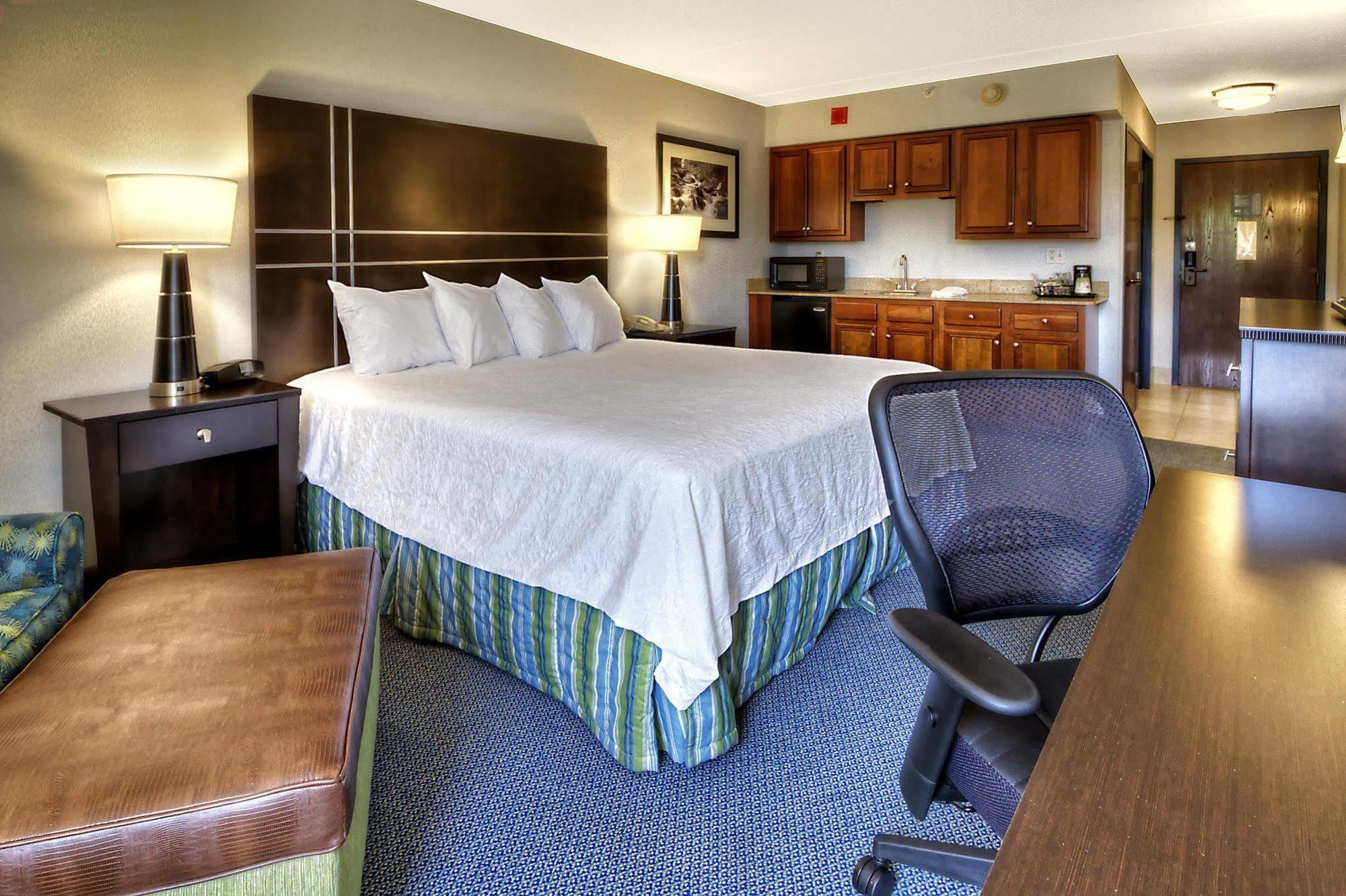 Hampton Inn Greensburg Exterior photo